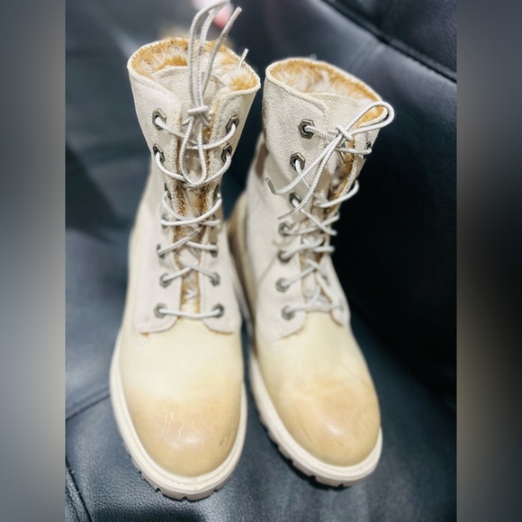 Timberland faux fur boots size 6 very soft in the inside cozy for cold weather - Picture 3 of 13